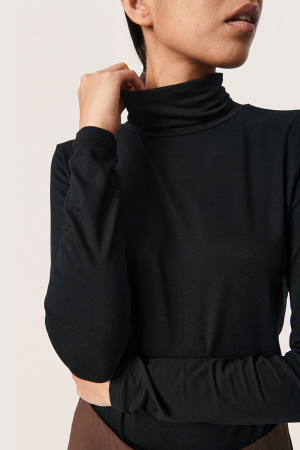 Hanadi rollneck