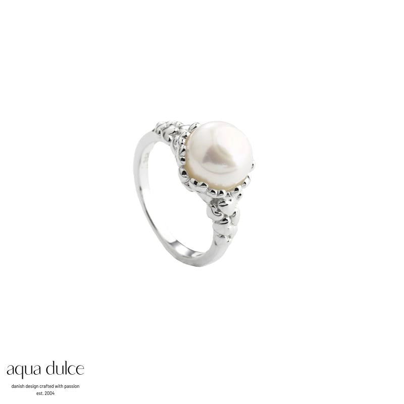 Karla pearl ring