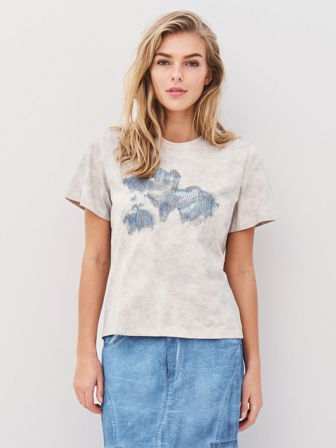 Aniki tee