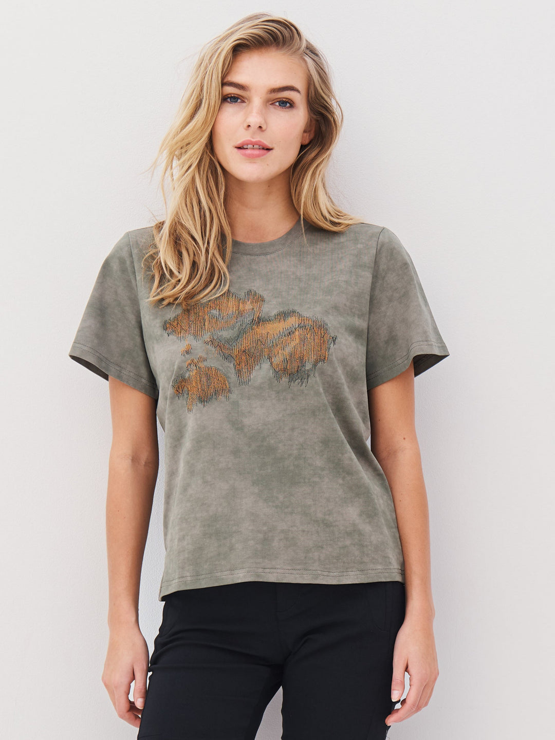 Aniki tee