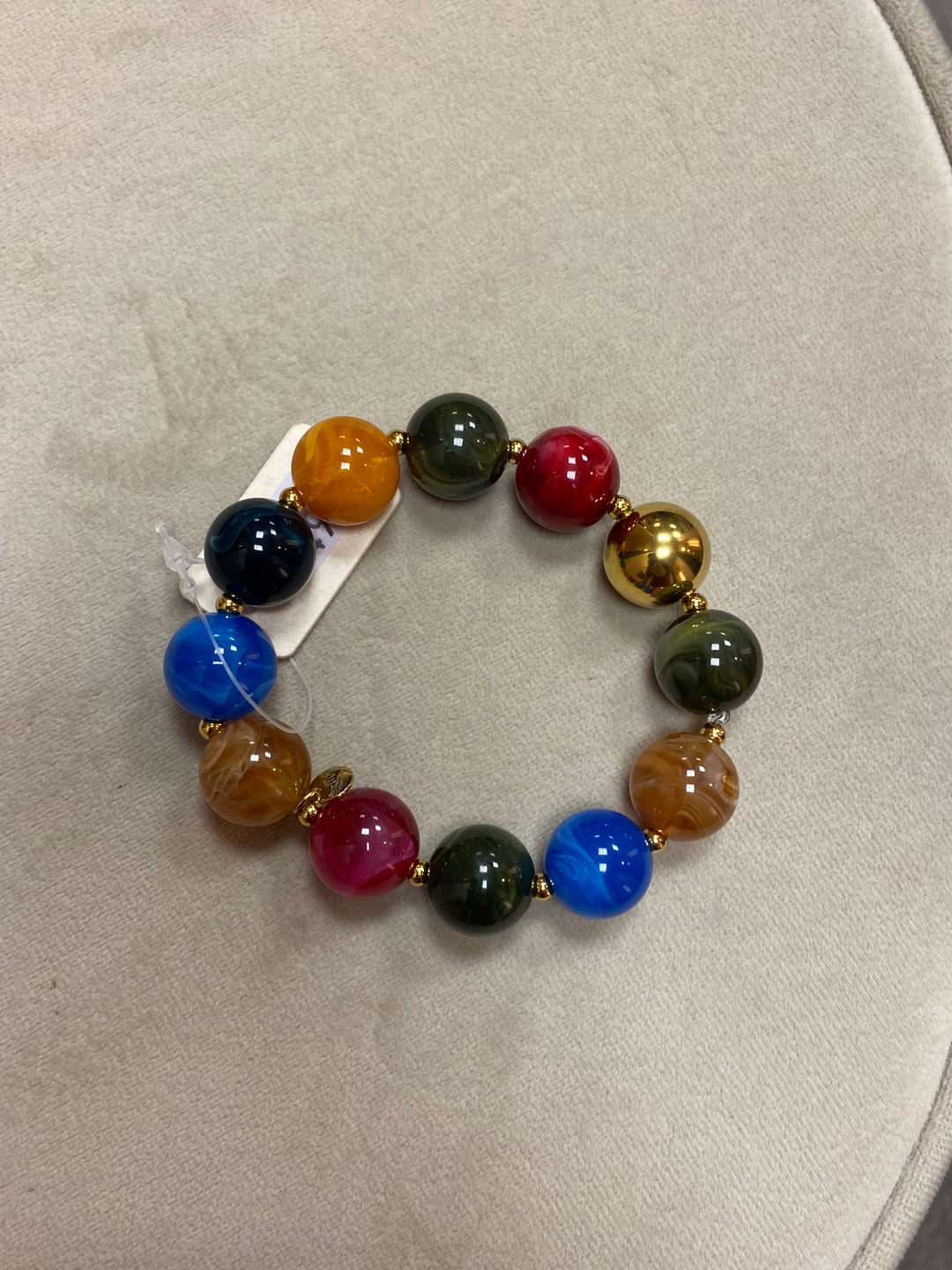 Armbond ymiskir litir