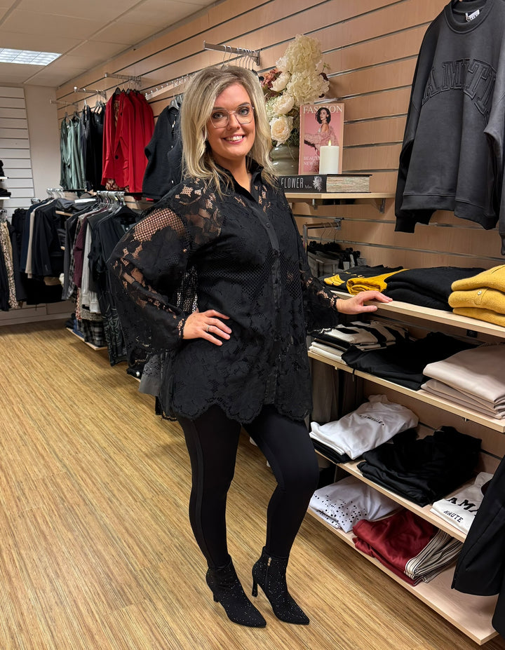 Curvey lace hem midi shirt