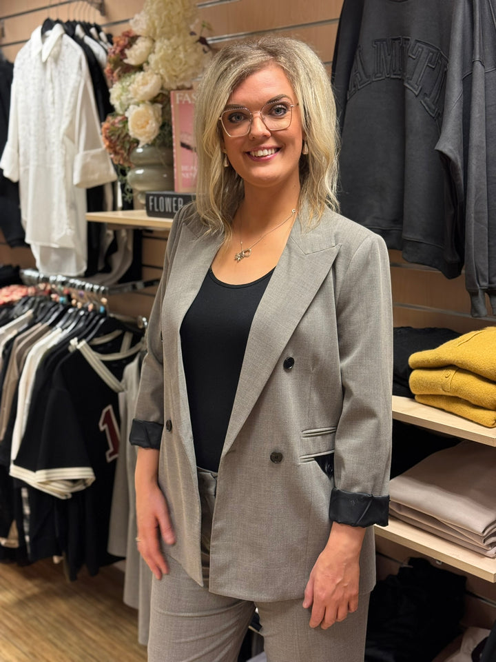 Nicole low triangle blazer