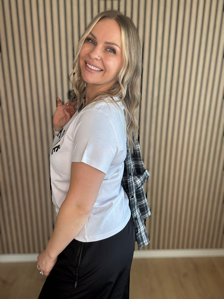 Neckline logo tee