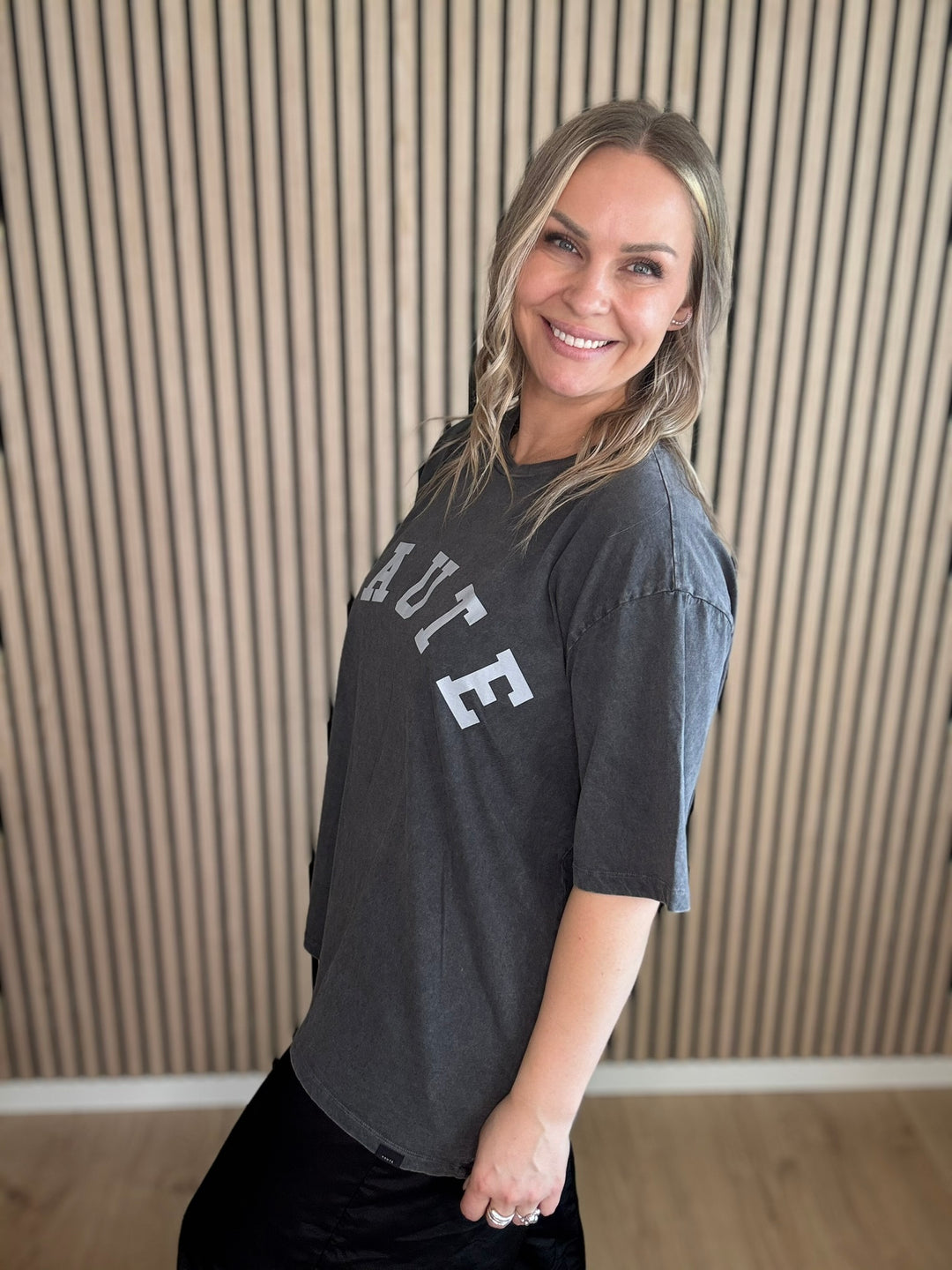 Noma Acid curve logo tee